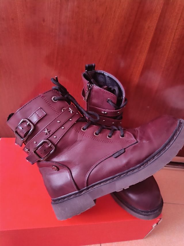 Botas cuero granate tachuelas estrellas
