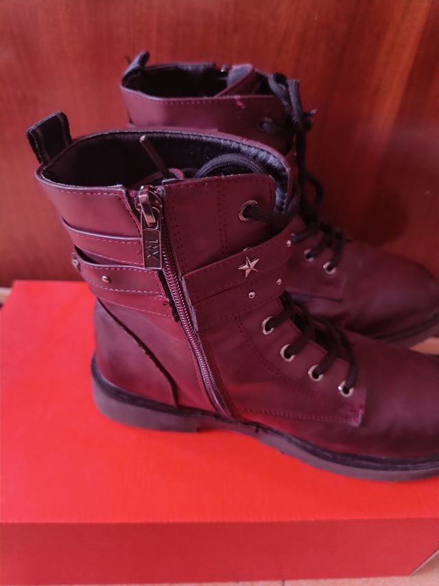 Botas cuero granate tachuelas estrellas