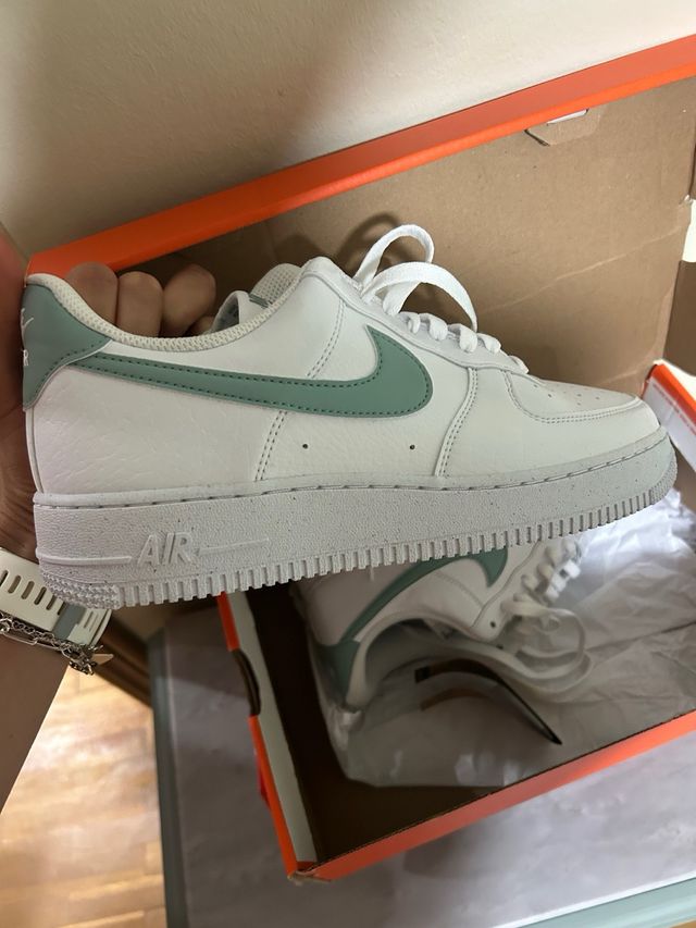 Nike Air Force 1 Blancas y Verdes nuevas a estrena