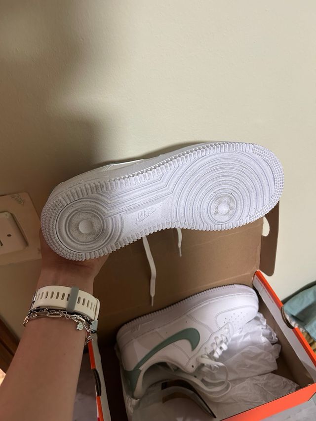 Nike Air Force 1 Blancas y Verdes nuevas a estrena