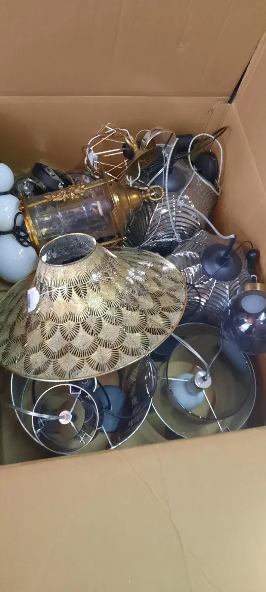 Lote Muebles y Lámparas Decorativas