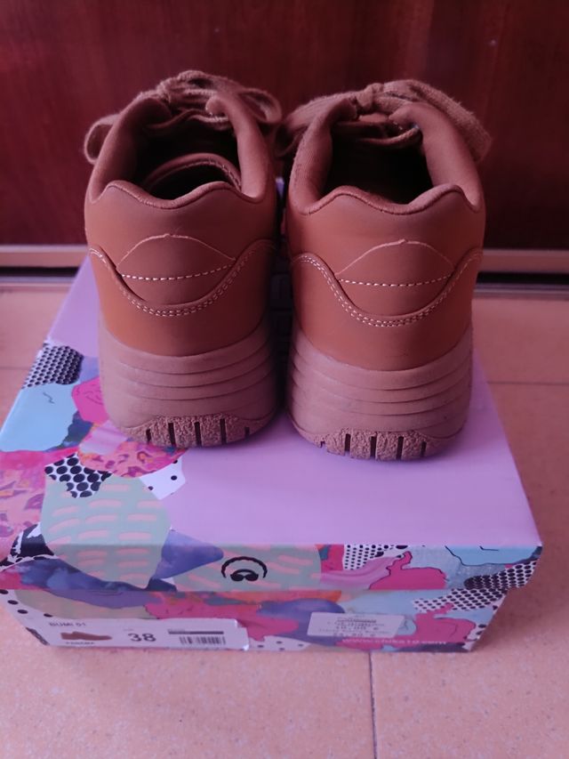 Playeras marrones con cuña talla 38