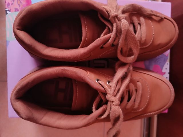 Playeras marrones con cuña talla 38