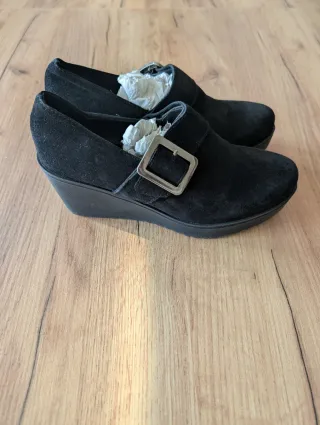 Zapatos Camila's negros con hebilla