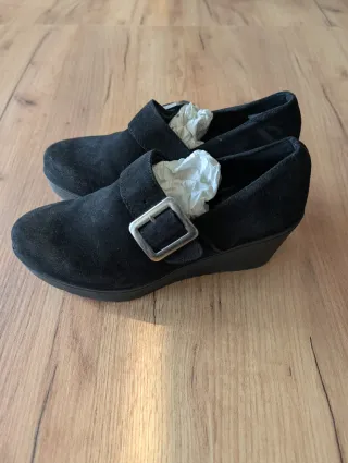 Zapatos Camila's negros con hebilla