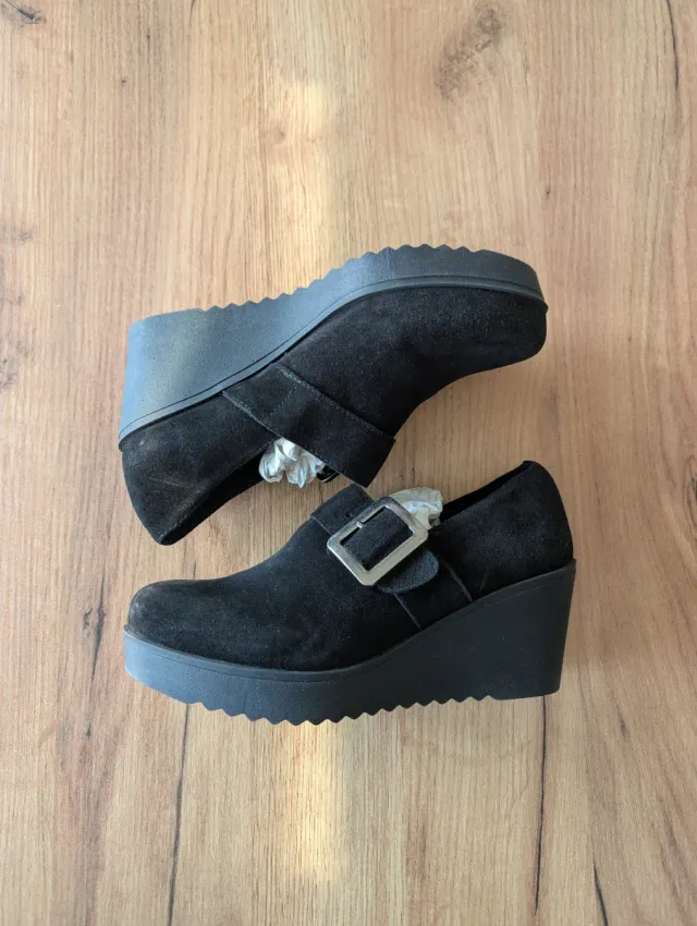 Zapatos Camila's negros con hebilla