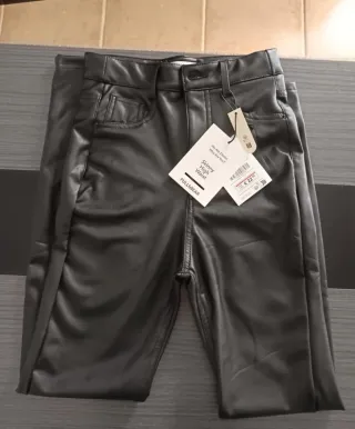 Pantalón Pull and Bear negro talle 34.Sin estrenar