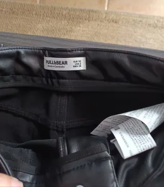 Pantalón Pull and Bear negro talle 34.Sin estrenar