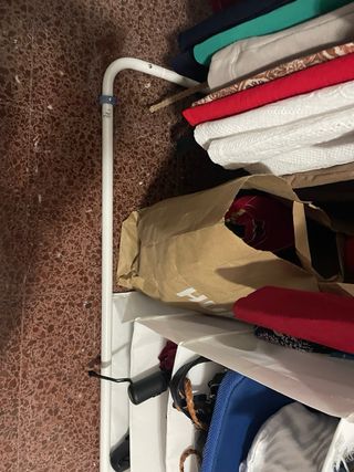 Porta abiti in metallo bianco