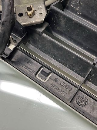 Calandra Golf MK2 con faros y logo VW