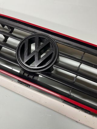 Calandra Golf MK2 con faros y logo VW