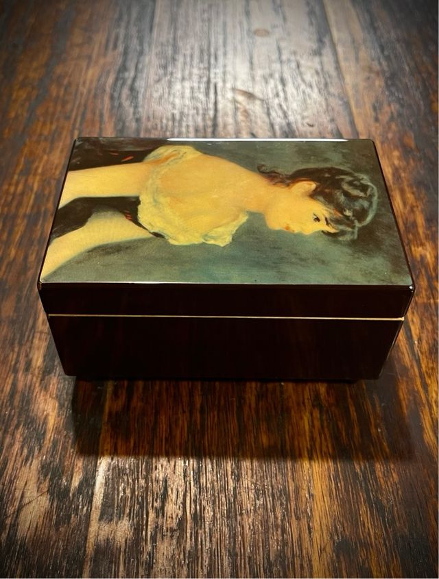 Caja de Música Antigua