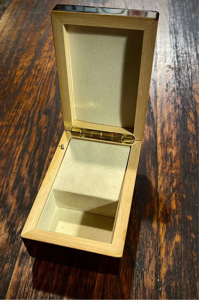 Caja de Música Antigua