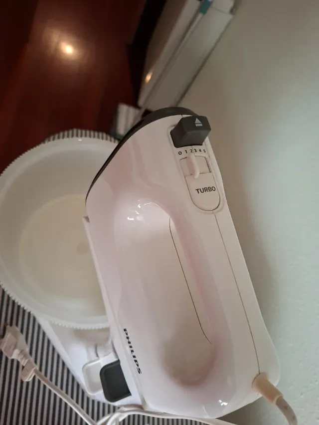 Batidora amasadora Philips blanca