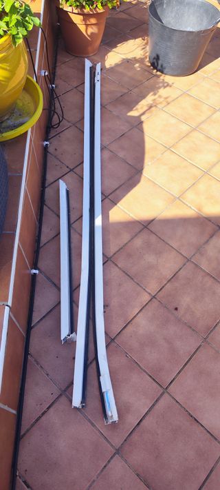 Puerta de aluminio blanca