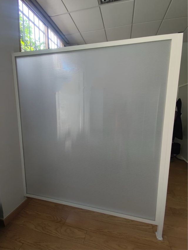 Paneles separadores policarbonato aluminio blanco