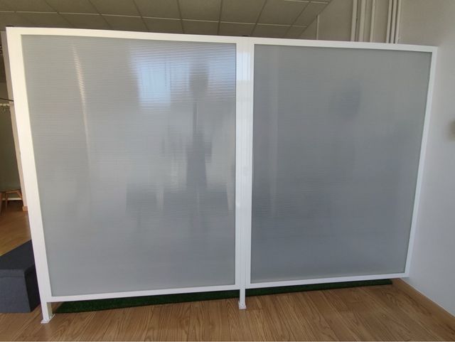 Paneles separadores policarbonato aluminio blanco