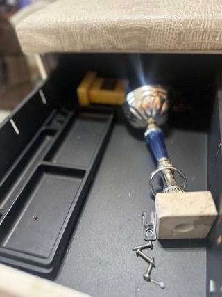 Cajonera metálica blanca con tapa polipiel ruedas