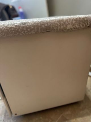 Cajonera metálica blanca con tapa polipiel ruedas