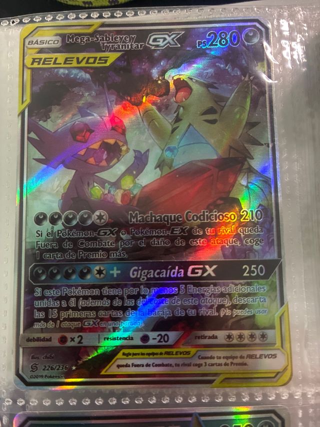 Carta Pokémon Mega-Sableye y Tyranitar GX