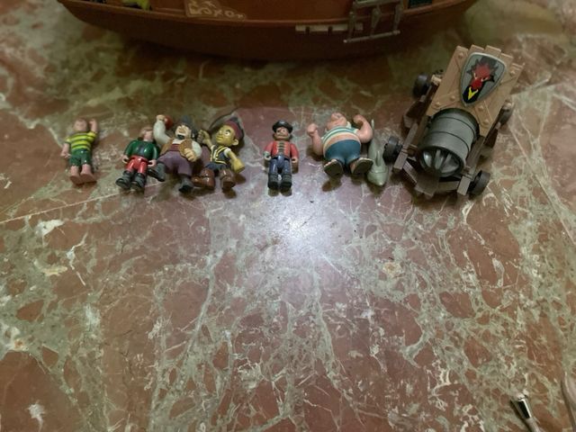 Barco Pirata con Figuras y Cañón