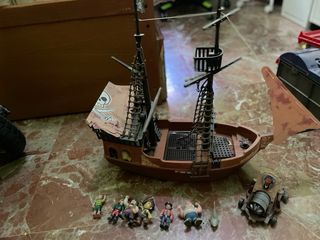 Barco Pirata con Figuras y Cañón