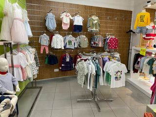 Mobili per negozio di abbigliamento in legno e metallo