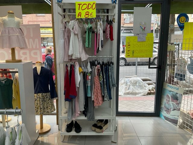 Mobiliario Tienda Ropa Madera y Metal