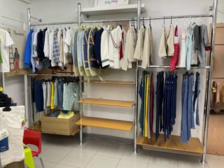 Mobili per negozio di abbigliamento in legno e metallo