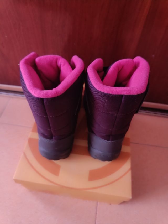 Botas de nieve y manoplas para niños