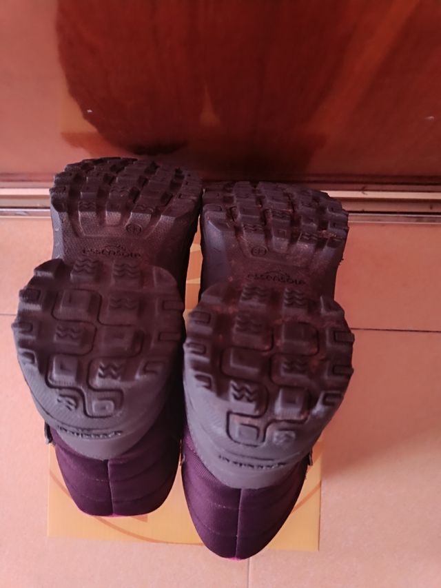 Botas de nieve y manoplas para niños