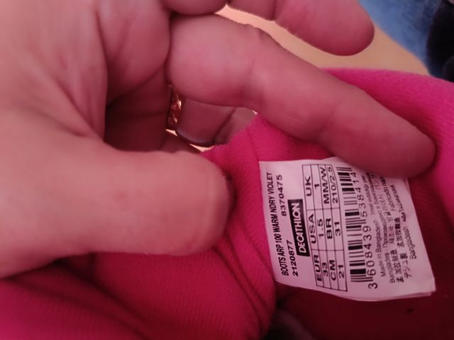 Botas de nieve y manoplas para niños