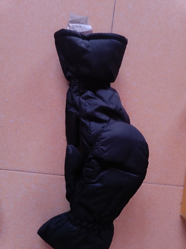 Botas de nieve y manoplas para niños