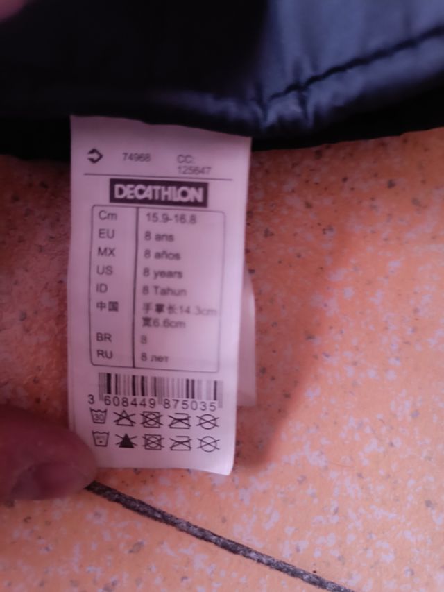 Botas de nieve y manoplas para niños