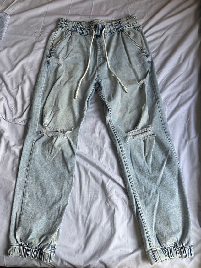 Vaqueros desgastados con cordón