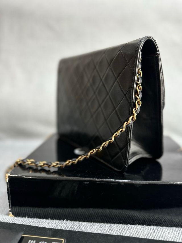 lindíssima Bolsa Chanel Timeless Preta Dourada