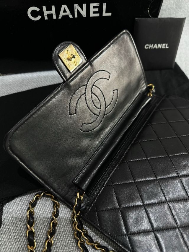 lindíssima Bolsa Chanel Timeless Preta Dourada