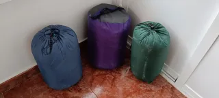 Tienda campaña 4 personas + 3 sacos dormir