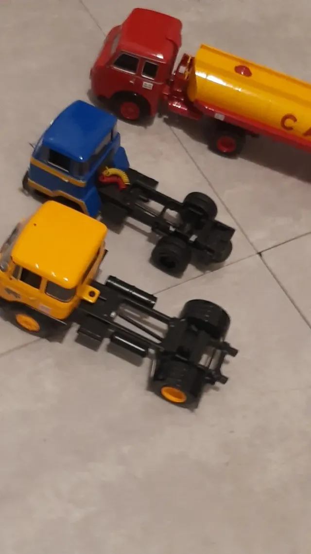 Camiones de hierro varias marcas