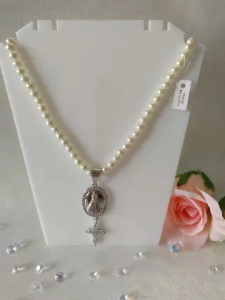 Collar perlas con colgante Virgen y cruz