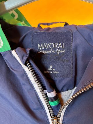 Cortavientos niño Mayoral azul y verde Talla S