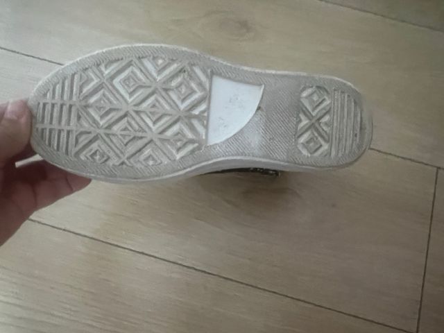 Zapatillas tipo converse.Animal print efecto piel