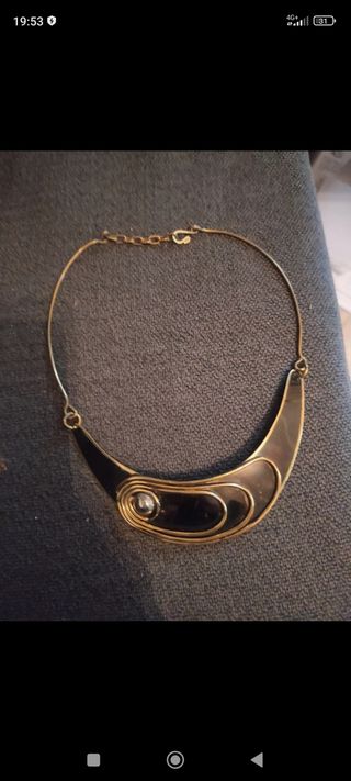 Collana rigida oro e nero