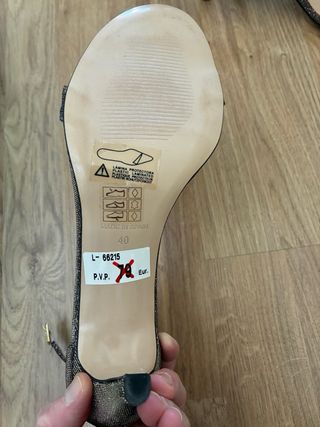 Zapatos de tacón Tejus dorados y rojos talla 40