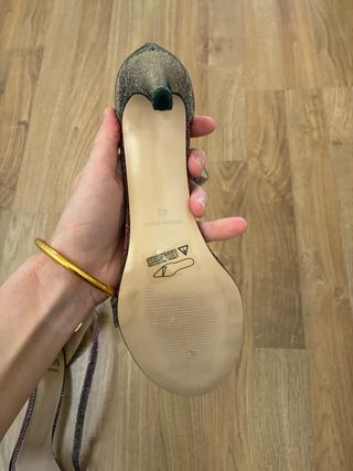 Zapatos de tacón Tejus dorados y rojos talla 40