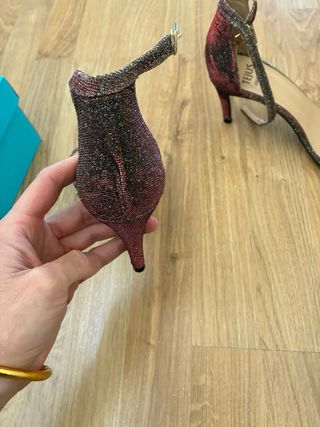 Zapatos de tacón Tejus dorados y rojos talla 40