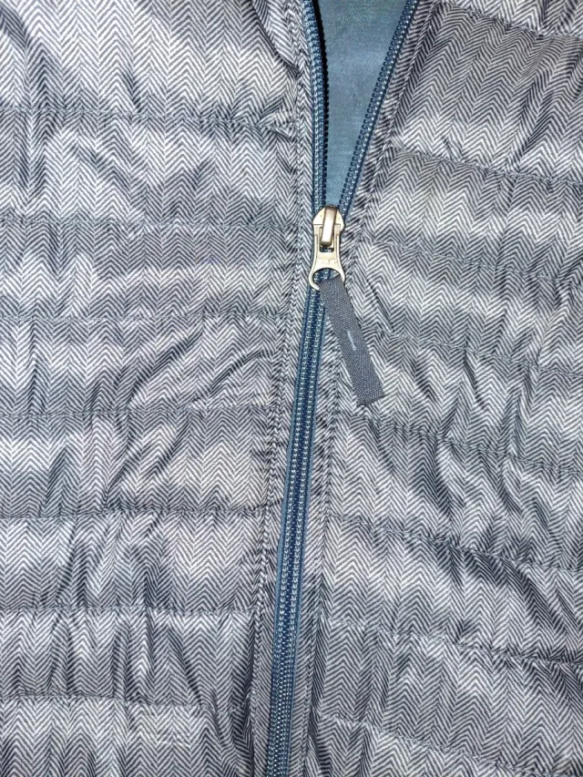 Cazadora acolchada ligera gris