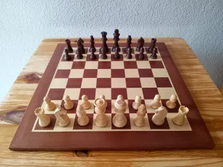 Tablero Ajedrez Madera y Piezas de Madera