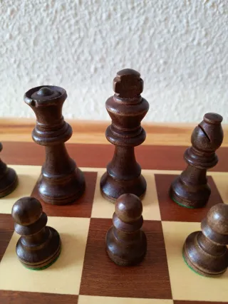 Tablero Ajedrez Madera y Piezas de Madera