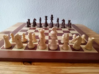 Tablero Ajedrez Madera y Piezas de Madera